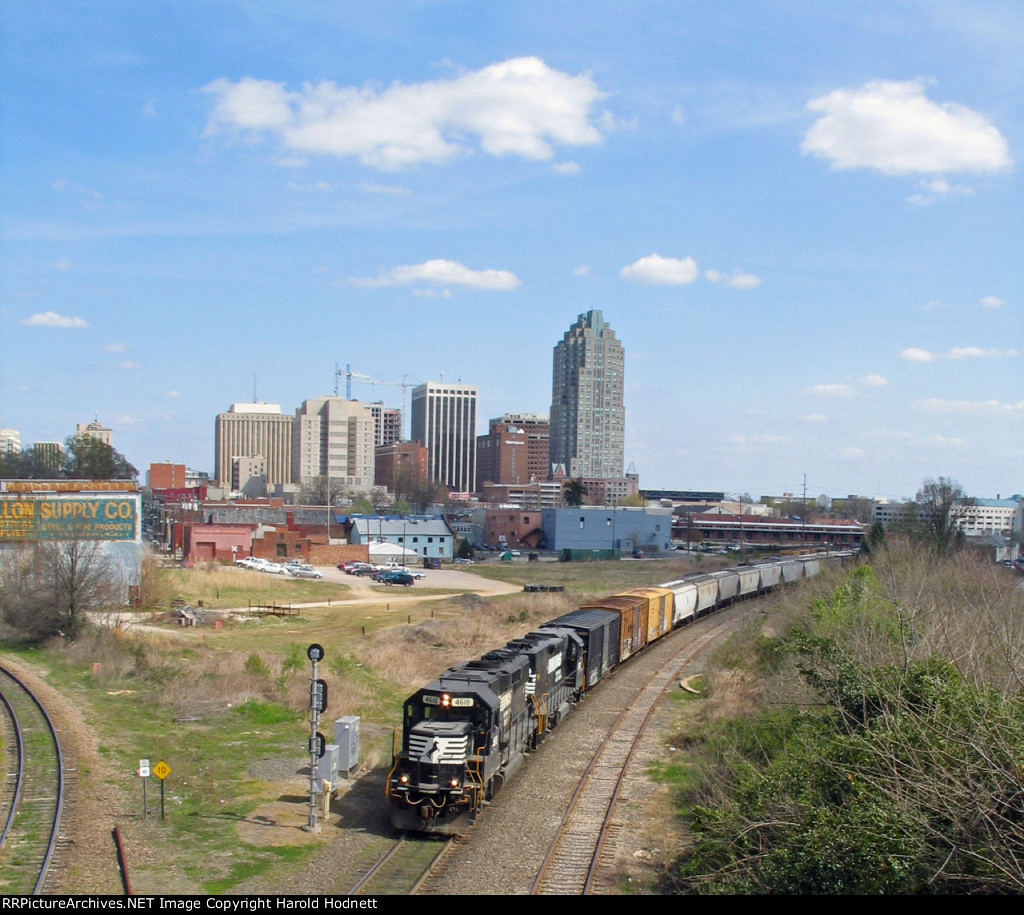 NS 4618 shoves cars past the old passenger station